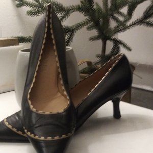 Chanel Shoes Heels US9.5	EU40CM 25.5 Beige/BlackTrim Kitten Heels